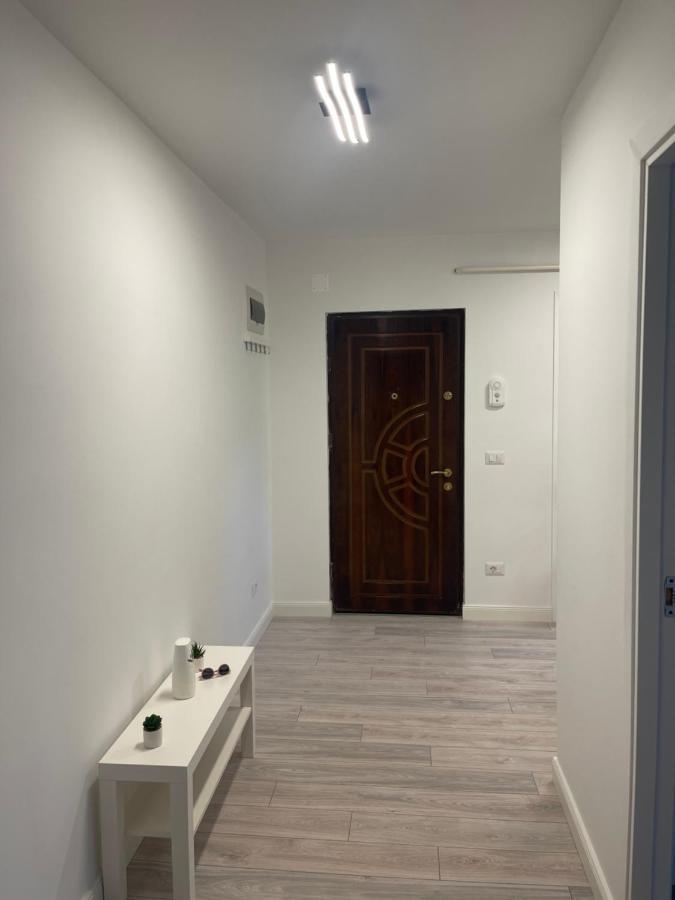 Apartament Incantator In Roman Exterior foto